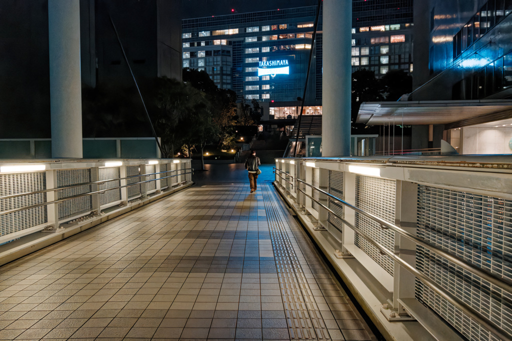 反射する夜の街488