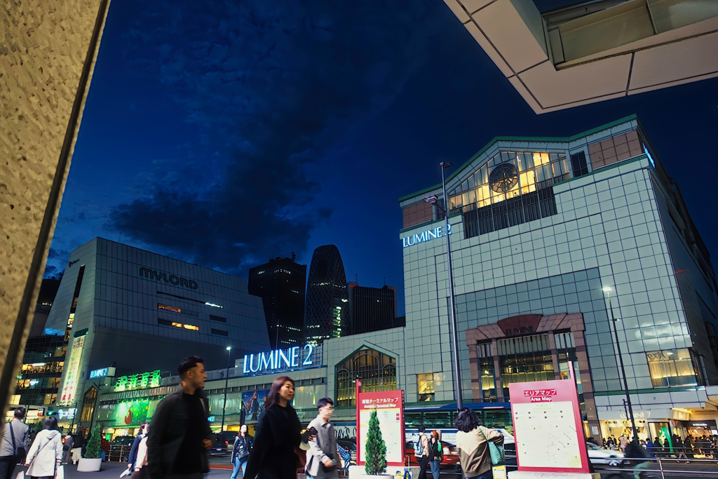 反射する夜の街146