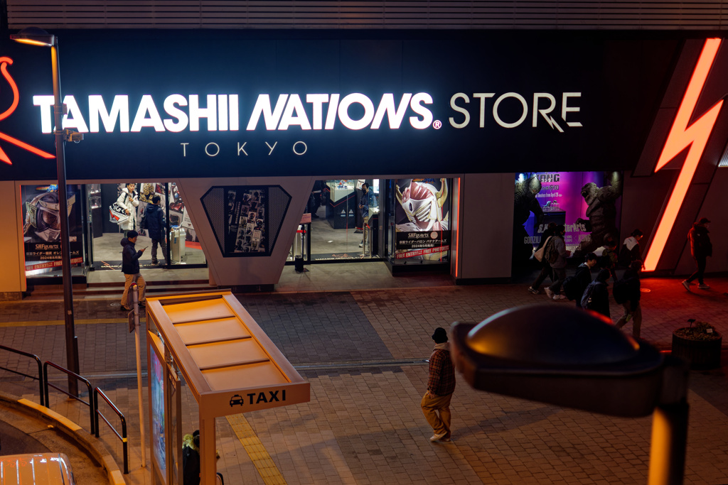 反射する夜の街357