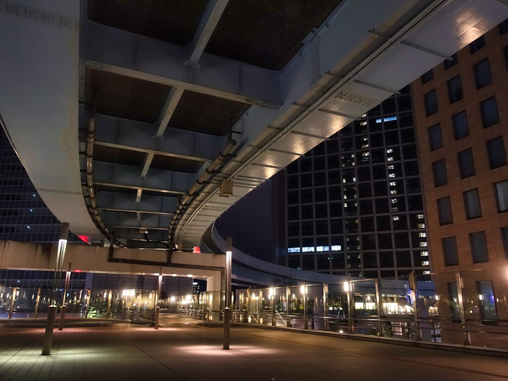 反射する夜の街⑮