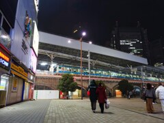 反射する夜の街㉔