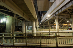 反射する夜の街414