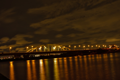 黄金に光るアーチ