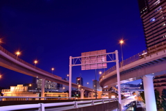 また道路の裏側ですか