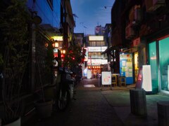反射する夜の街㊽