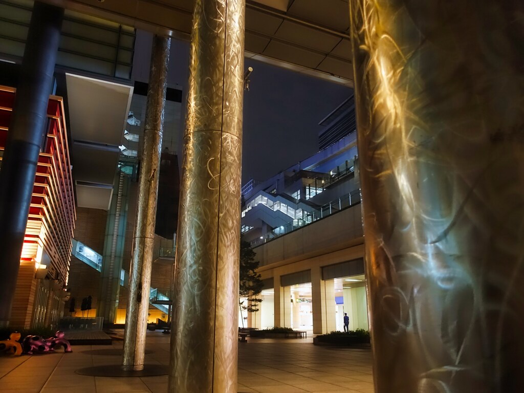 反射する夜の街⑰