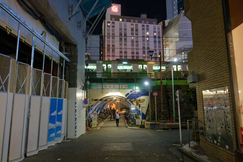 反射する夜の街469