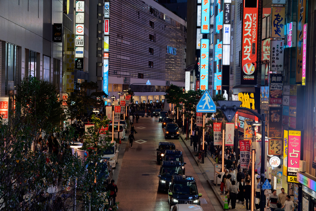 反射する夜の街445