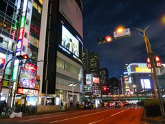 反射する夜の街㊼