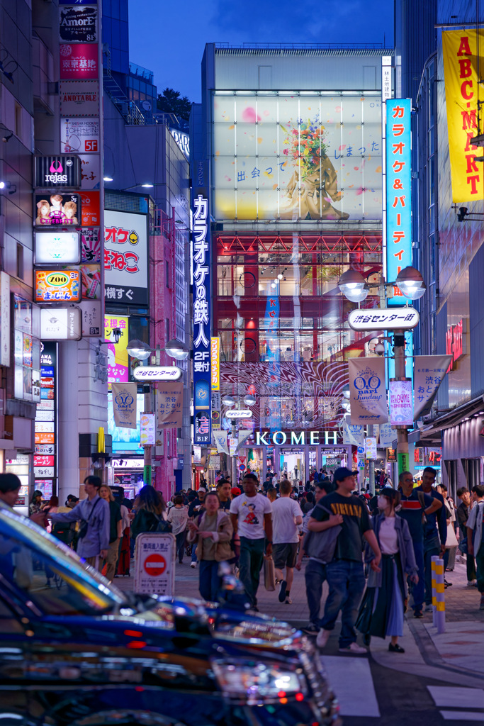 反射する夜の街395