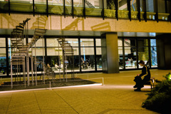 反射する夜の街530