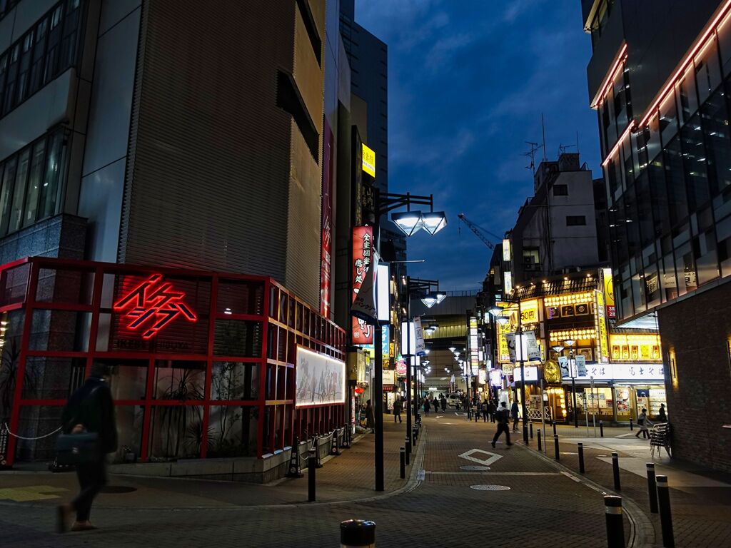 反射する夜の街60