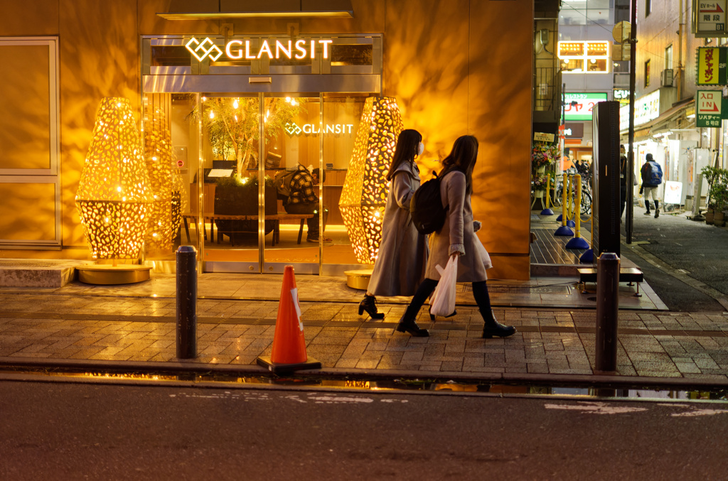 反射する夜の街358