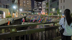 反射する夜の街481