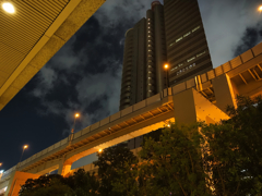 反射する夜の街109