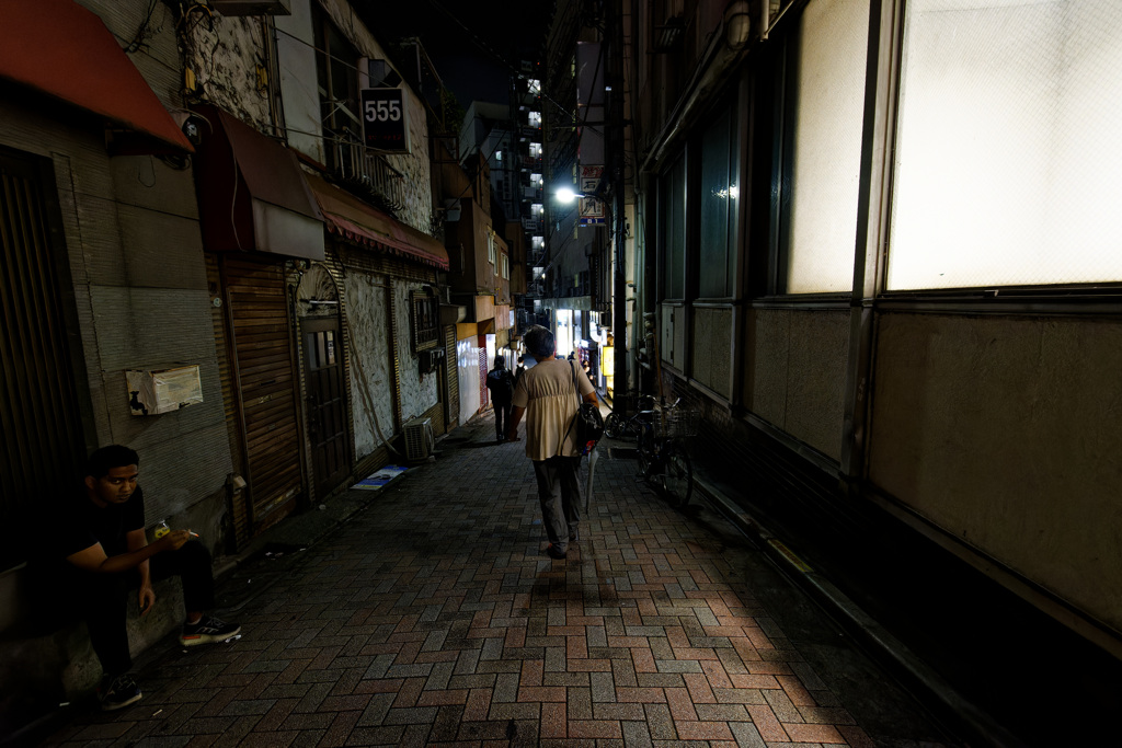 反射する夜の街436