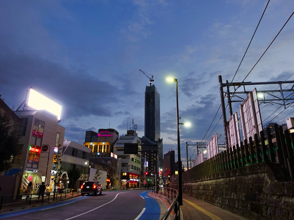 反射する夜の街68