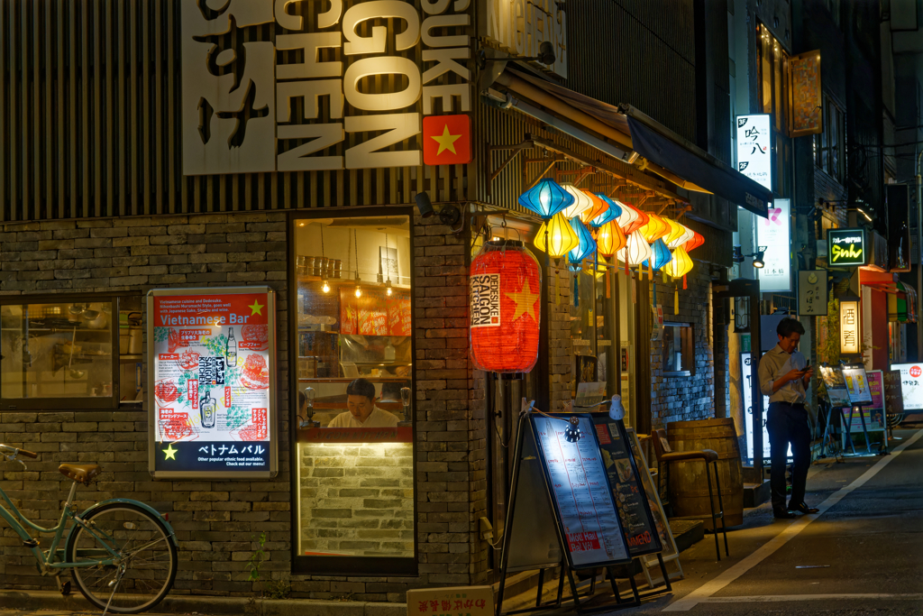 反射する夜の街195