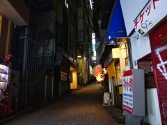 反射する夜の街㉒
