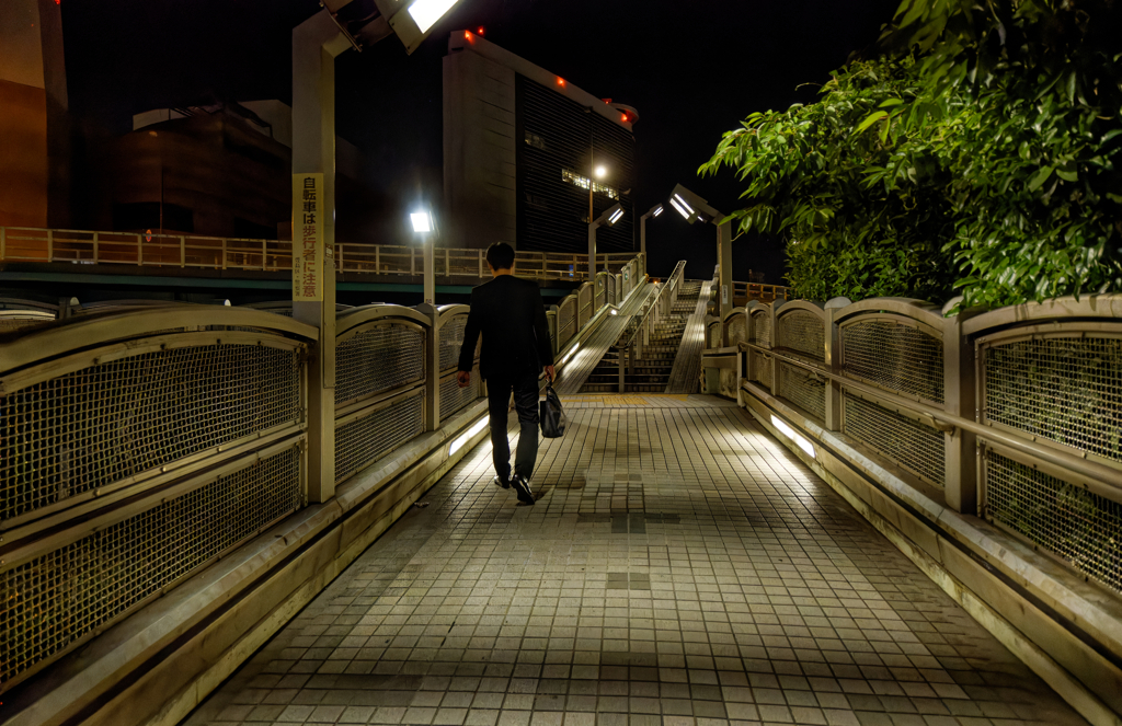 反射する夜の街228