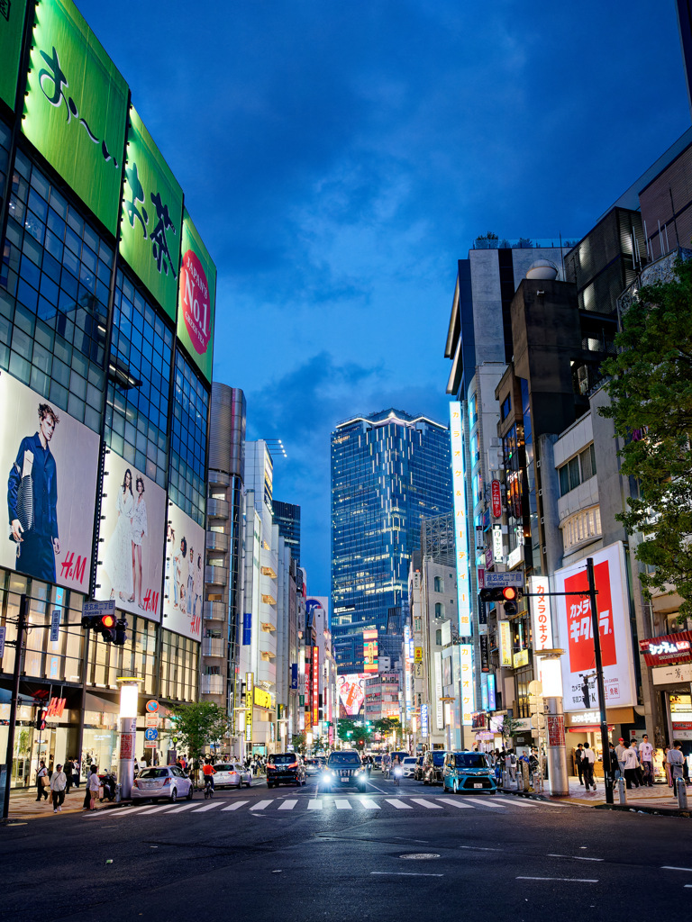 反射する夜の街394