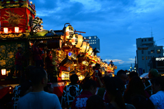 反射する夜の街75
