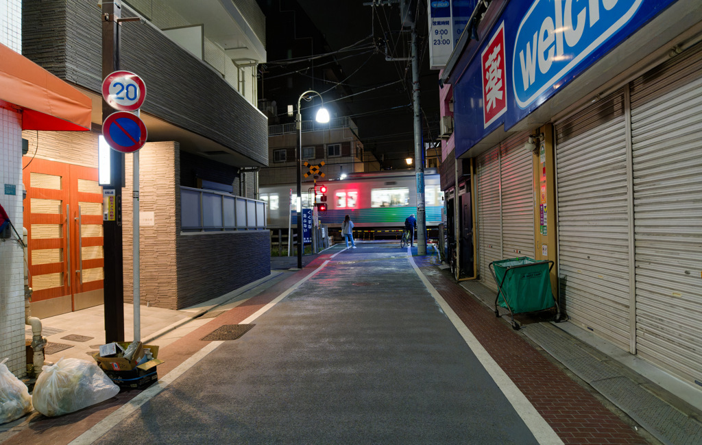 反射する夜の街479