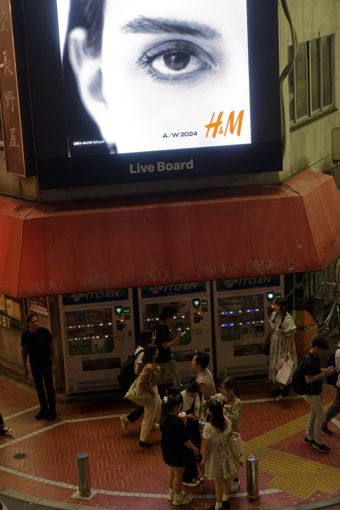 反射する夜の街426