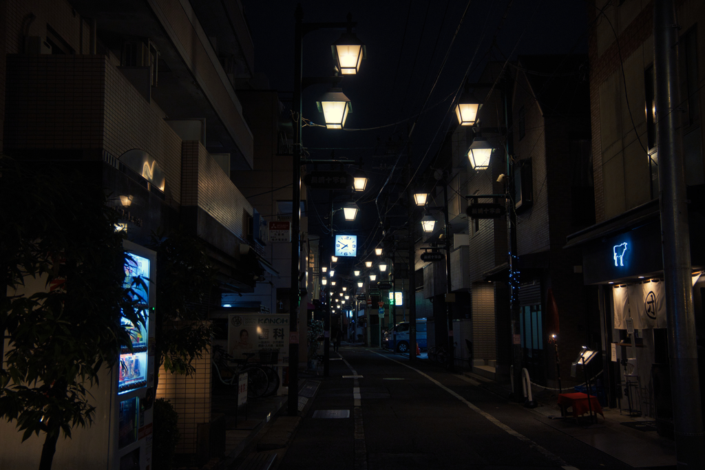 反射する夜の街168
