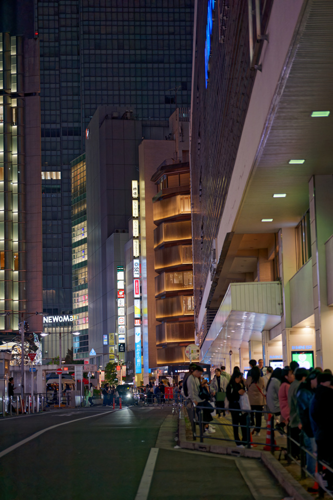 反射する夜の街446