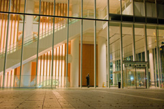 反射する夜の街524