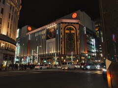 反射する夜の街㊱