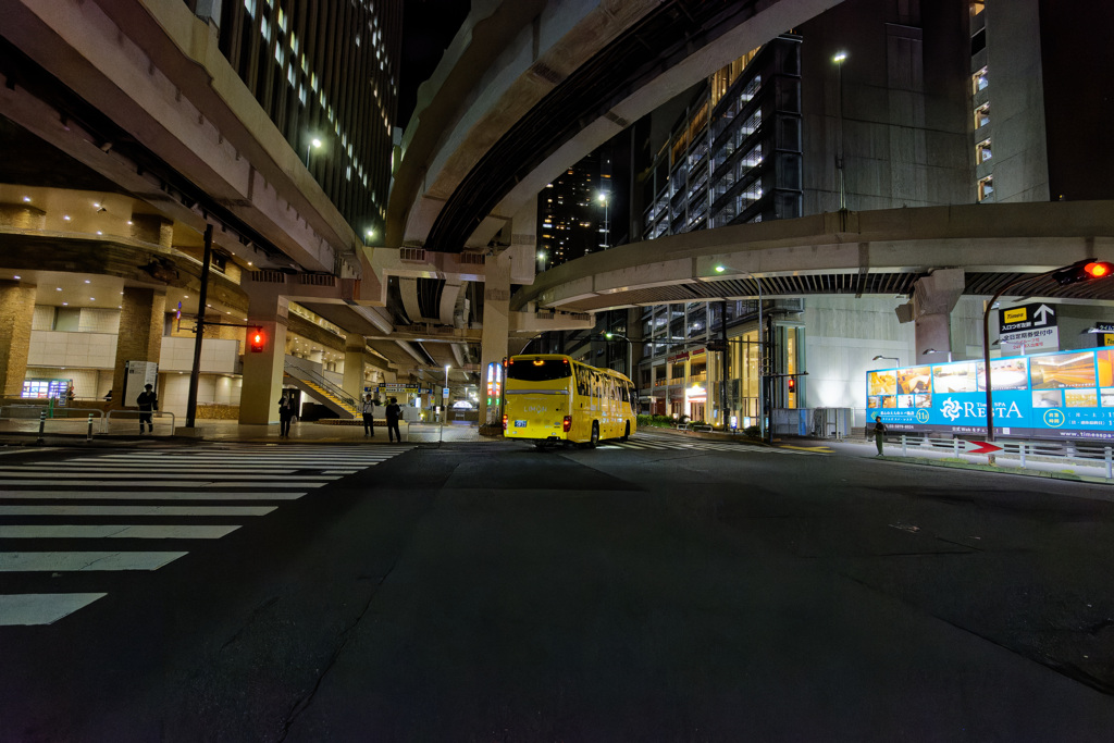 反射する夜の街441