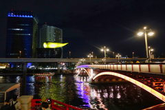 反射する夜の街148