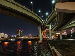 反射する夜の街87
