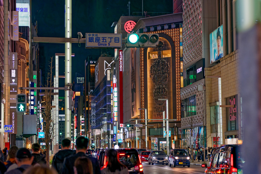 反射する夜の街352