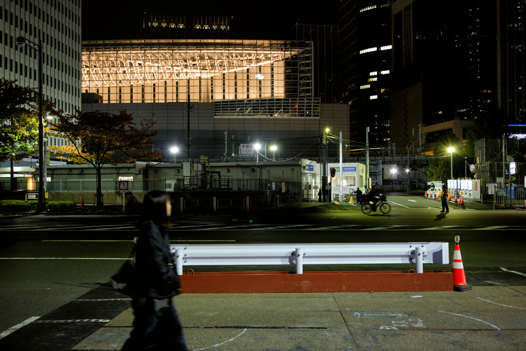 反射する夜の街519