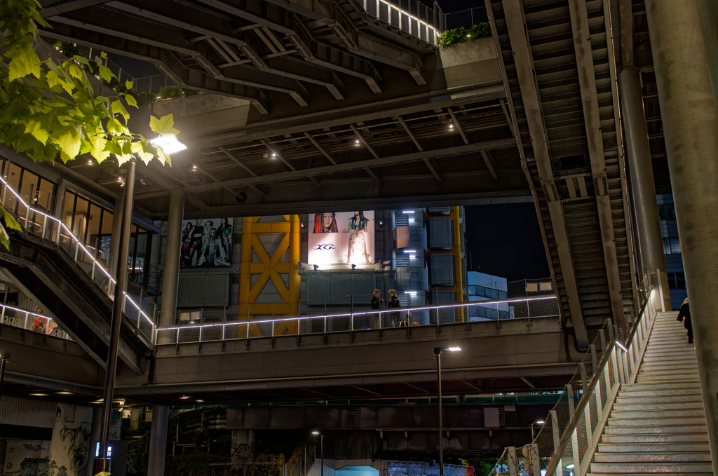 反射する夜の街278