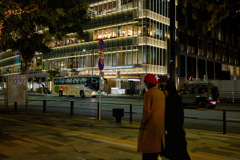 反射する夜の街525