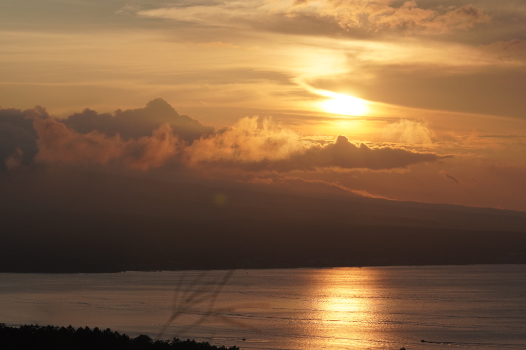 湖の夕暮れ