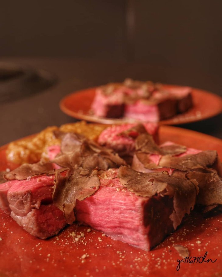 トリュフ乗せ　焼肉
