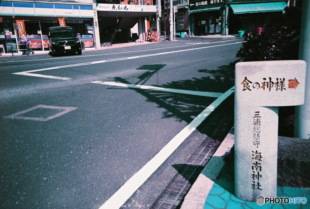 20200407_lomo_La-c+_2019LomochromePurple