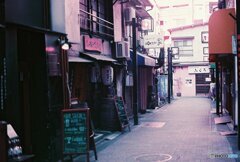20200405_CANON F-1_2019LomochromePurple 