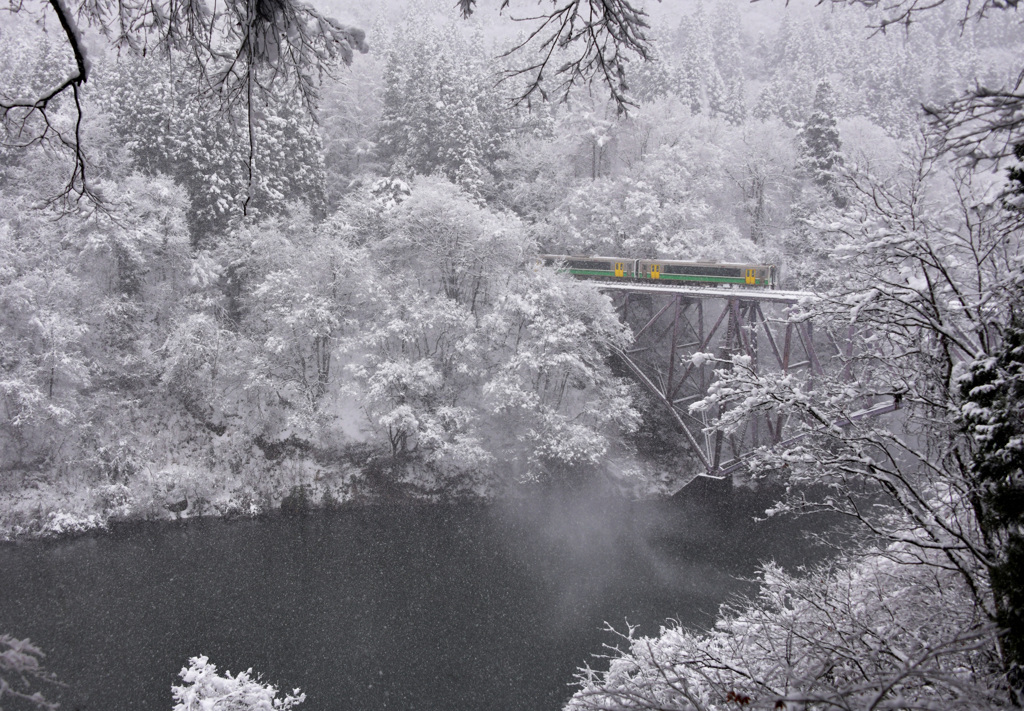 只見川雪しまき２