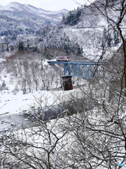 山寒く