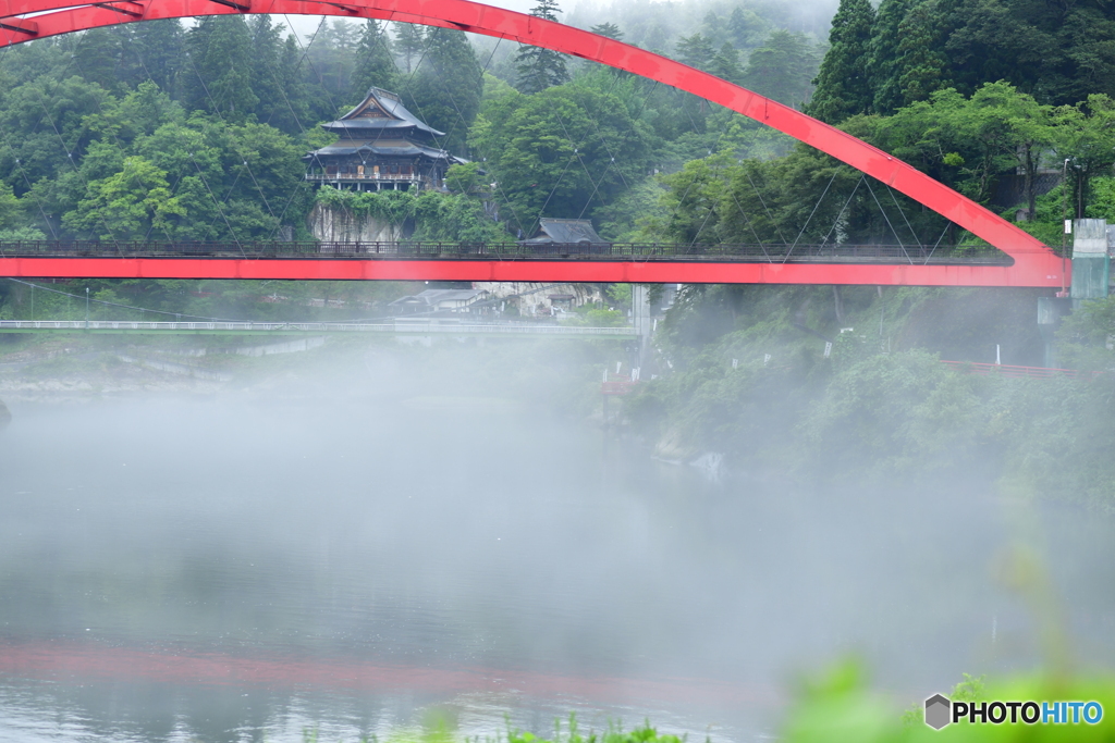 橋の向こうの虚空蔵尊