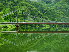 山の釣り橋