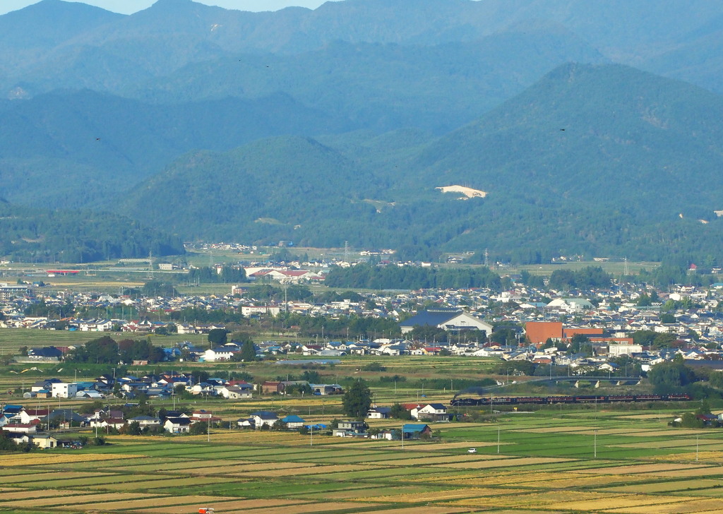 遠くで汽笛を聞きながら