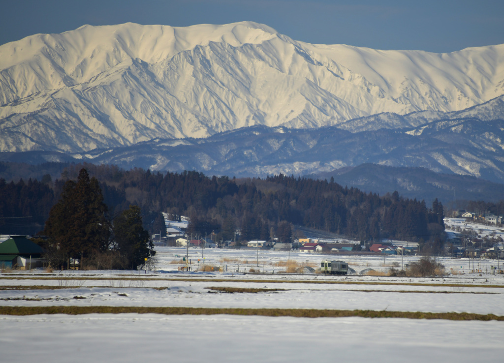 雪嶺の白き輝き