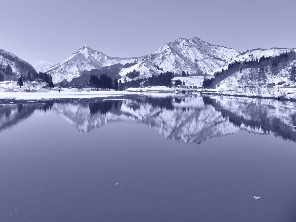 只見川水鏡蒲生岳遠望